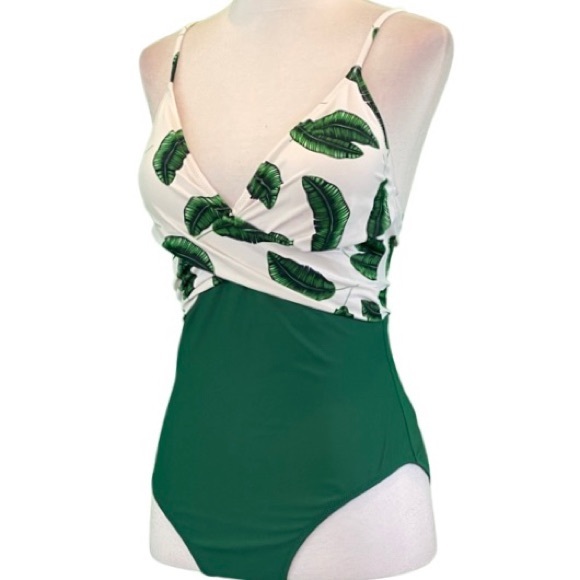 Cupshe Banana Leaf Color Block Green-White Twist-Front One Piece Swimsuit Size M - Picture 2 of 6
